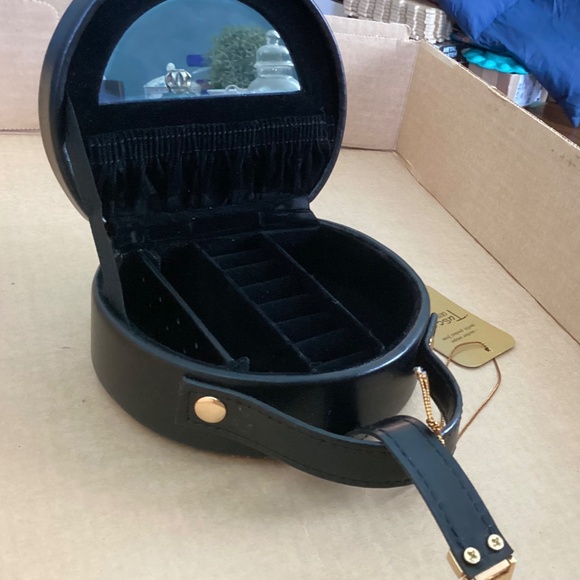 Tuscan Travel Jewellery Case - Picture 5 of 6